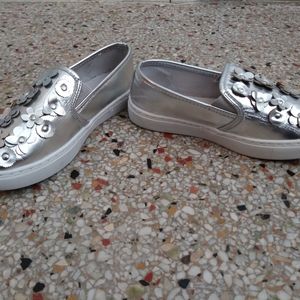 Brash silver flower slip ons youth size 1 1/2